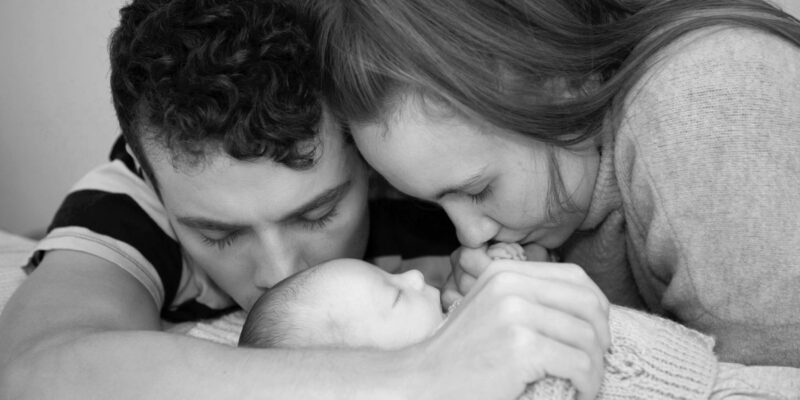 Jonny and Robyn Davis both kissing their son Orlando